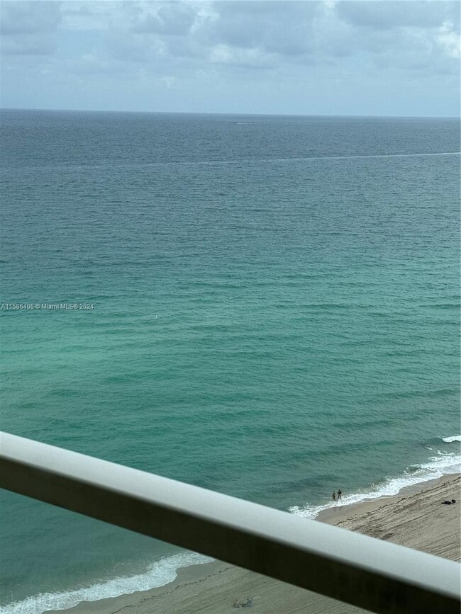 Building Photo - 16699 Collins Ave