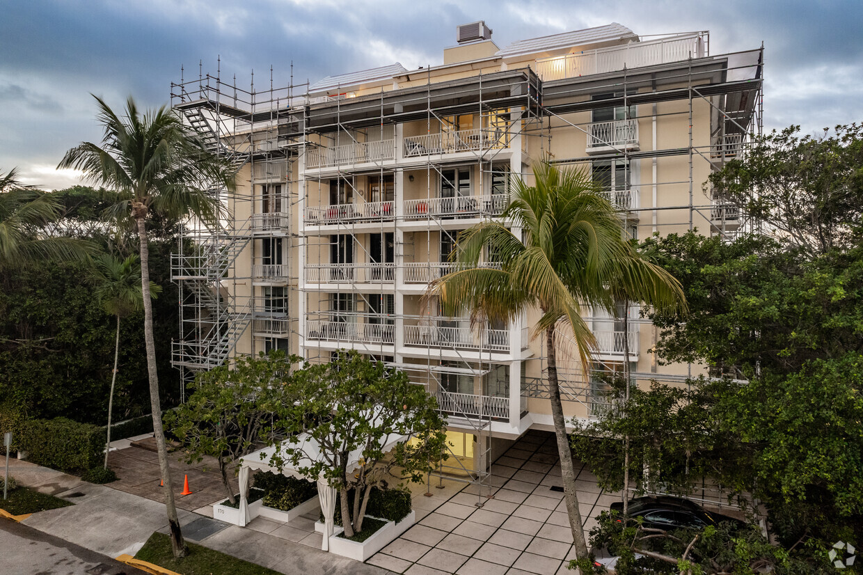 170 chilenos Ave - Everglades Plaza