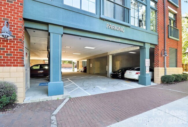 Foto del edificio - 626 N Graham St