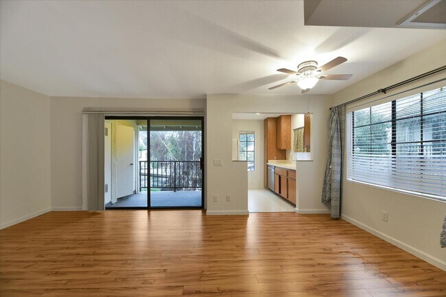 Foto del edificio - 8594 Summerdale Rd