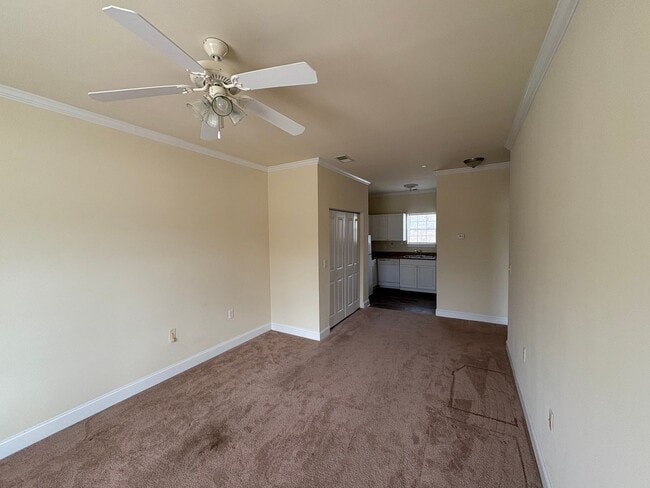 Building Photo - 1bed, 1bath unit available!