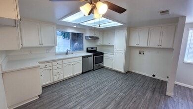 Building Photo - 13427 Russell St