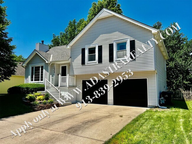 Foto del edificio - Beautiful 3 Bed 2.5 Bath in Olathe-Availab...