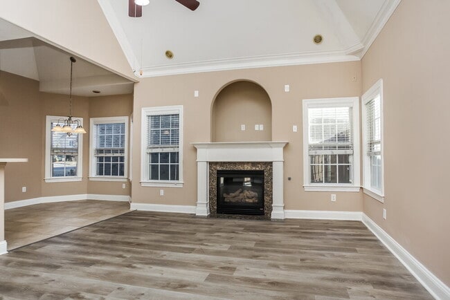 Building Photo - 3045 Roseleigh Dr