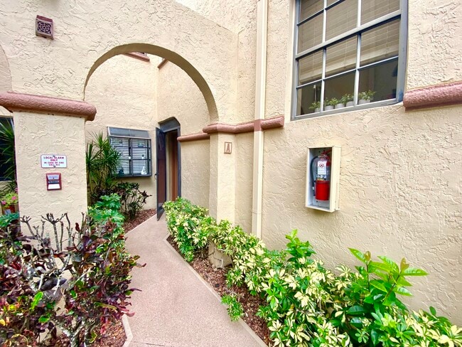 Building Photo - 5091 Splendido Ct