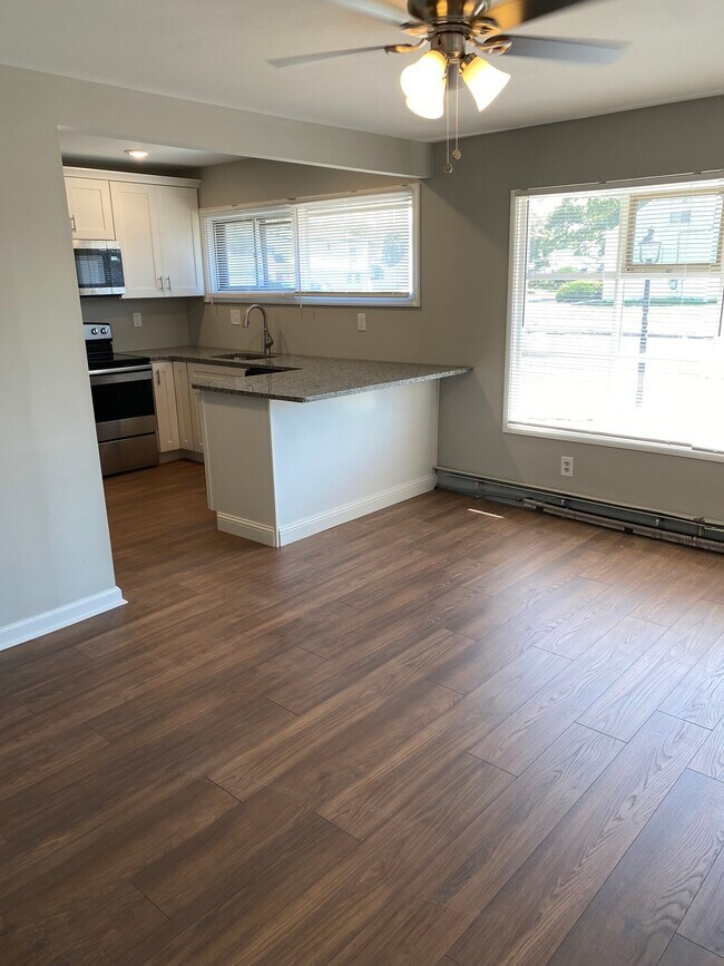 Building Photo - 305 Northpark Dr