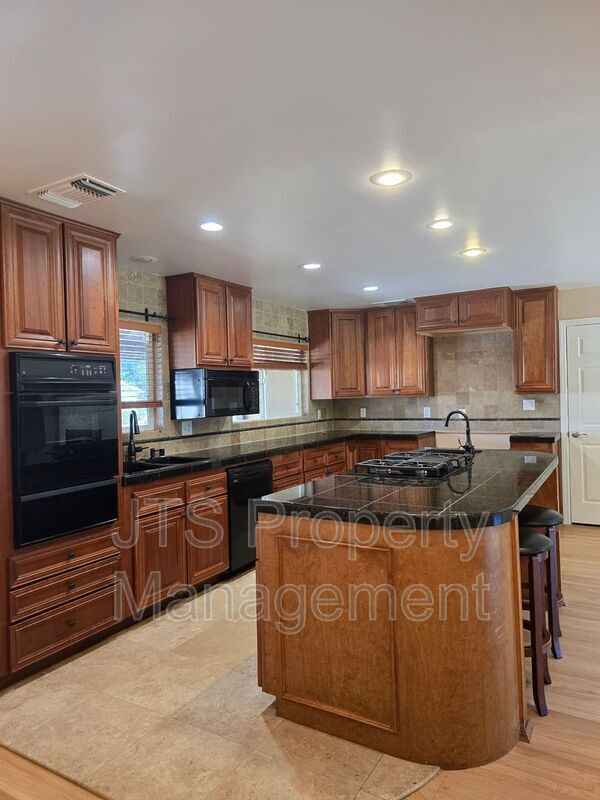 Building Photo - 5220 Tucson Cir