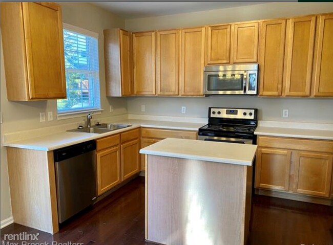 Building Photo - 3 br, 2.5 bath House - 41853 Yeats Dr