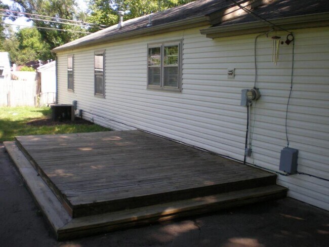 Building Photo - 8012 West 89th Street