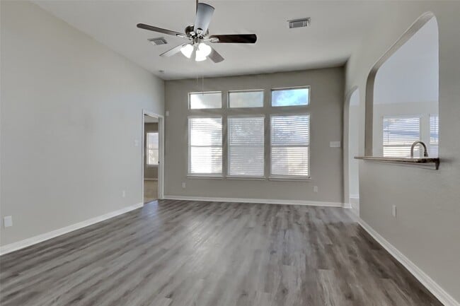 Foto del edificio - 21535 Sullivan Forest Dr