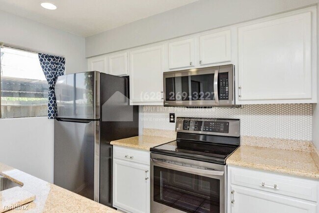Building Photo - 2 br, 2 bath Townhome - 10811 Greenwillow ...