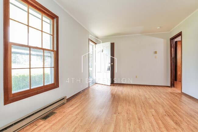 Foto del edificio - Charming 3-Bed, 2-Bath Home with 1,480 Sq....