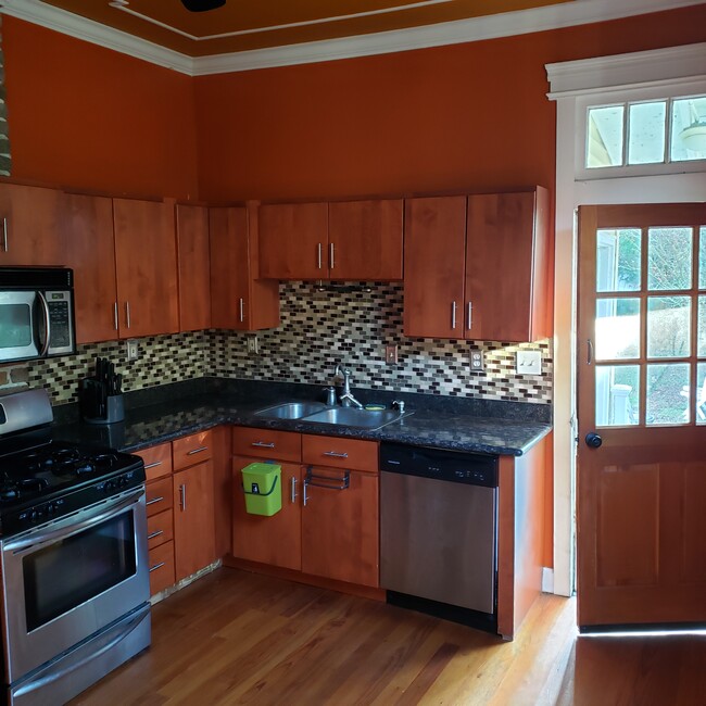 kit 1 - 320 S Rendon St