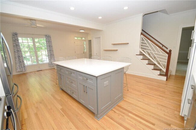 Foto del edificio - 6121 Chowning Ct