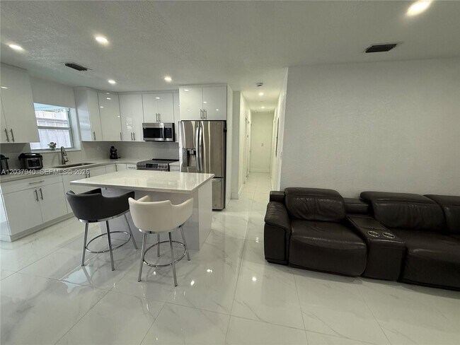 Foto del edificio - 17221 NW 32nd Ave