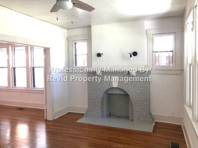 Foto del edificio - 851 E. Parkway S.