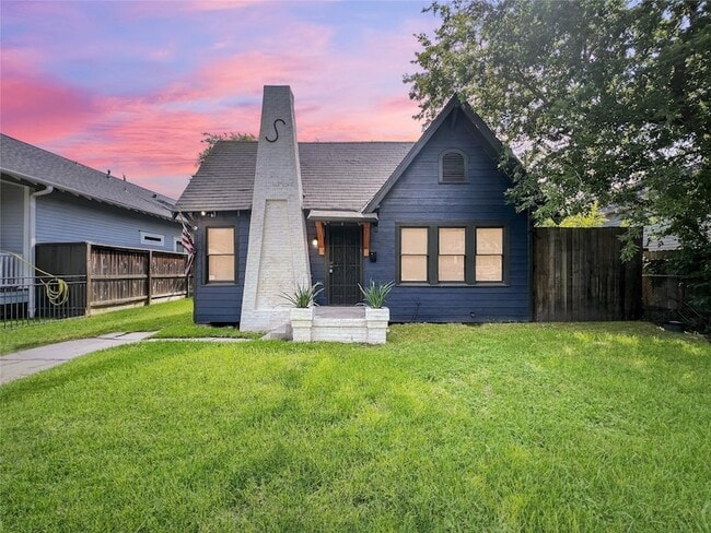 Photo - 208 Vincent St House