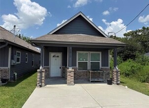 Building Photo - 9815 Garcroft St