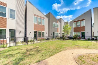 Building Photo - 564 Janisch Rd