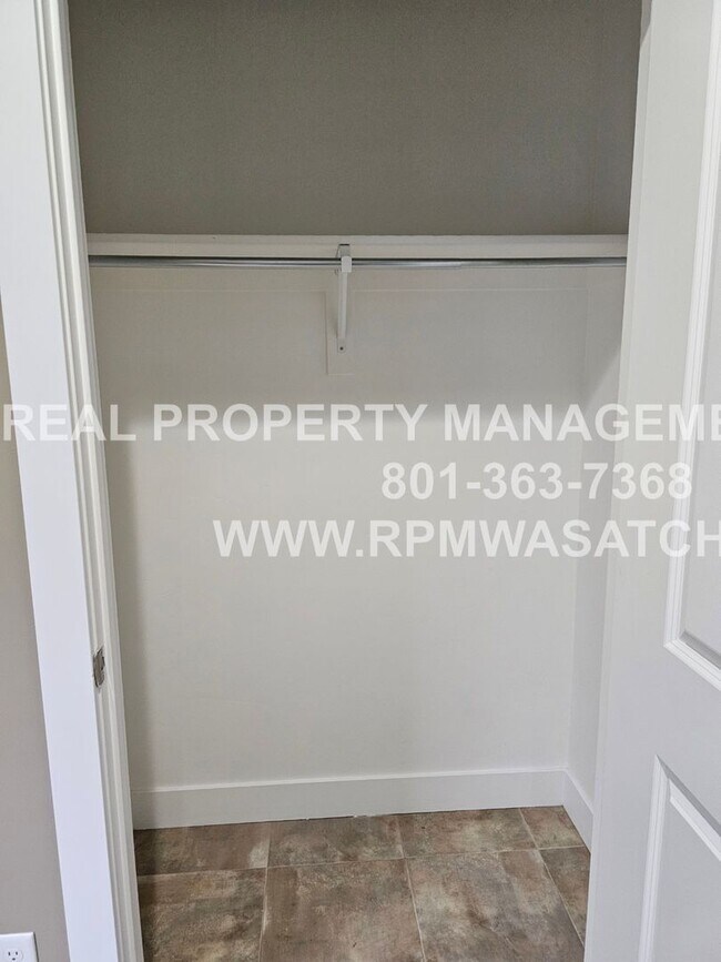 Foto del edificio - MOVE IN SPECIAL 1/2 off 1st months rent 3 Bedroom 2.5 Bath plus Bonus Room Town Home in Daybreak