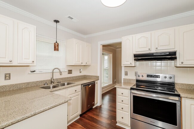 Foto del edificio - 9907 Fairway Ridge Rd