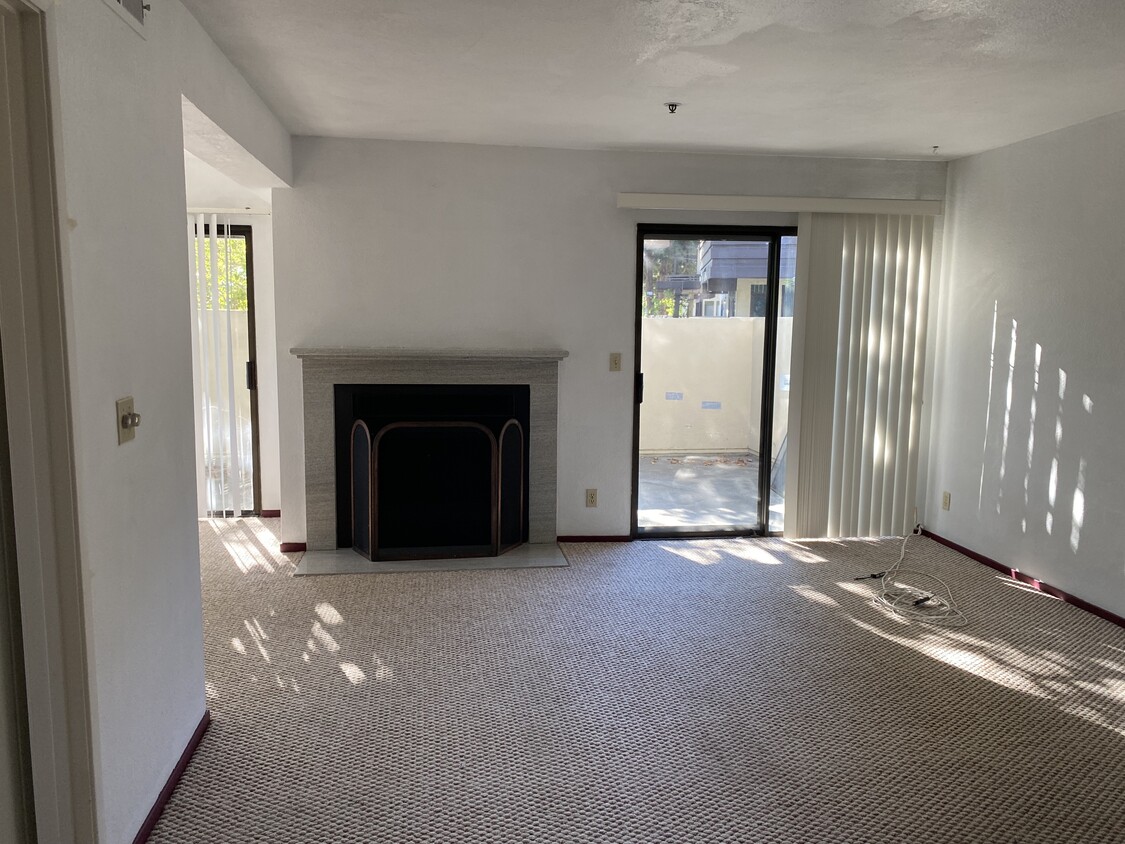 Primary Photo - 100 W El Camino Real