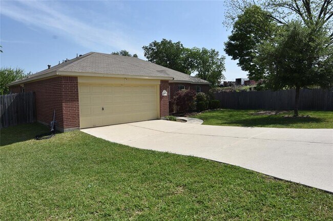Building Photo - 12972 Skyline Dr