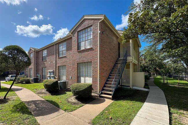 Building Photo - 2121 El Paseo St