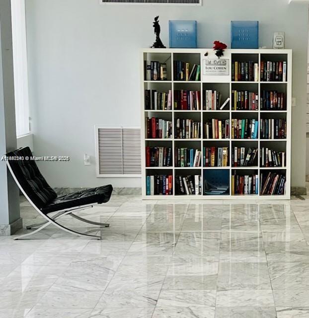 Foto del edificio - 9341 Collins Ave