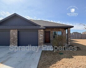 Building Photo - 1007B Sparrow Cv