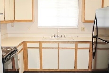 Foto del edificio - 4019 Harmony Ln