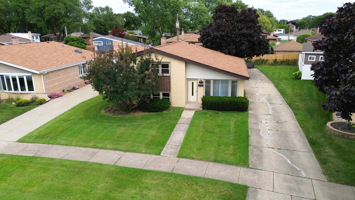10107 Lawrence Ct., Oak Lawn - 10107 Lawrence Ct
