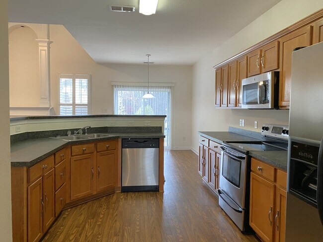 Building Photo - 2493 Ingleside Dr