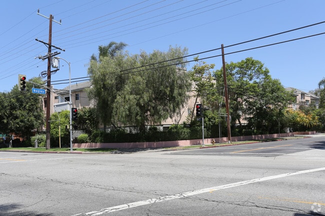 Building Photo - 3223 Bagley Ave.