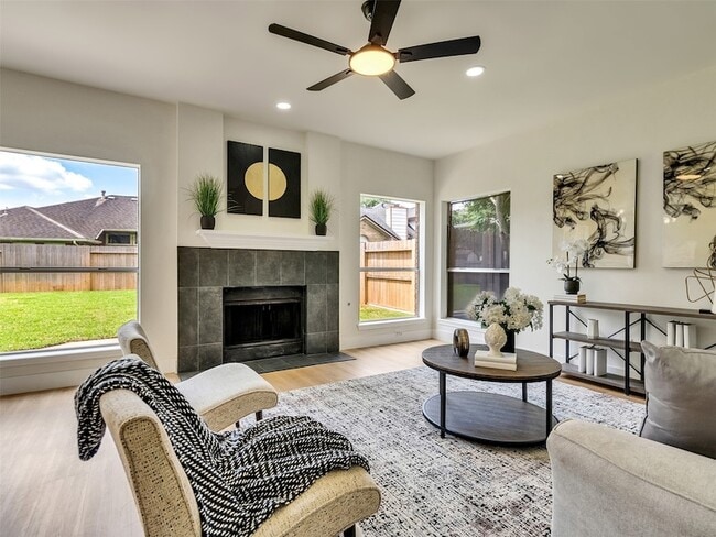 Foto del edificio - 246 Cedar Elm Ln