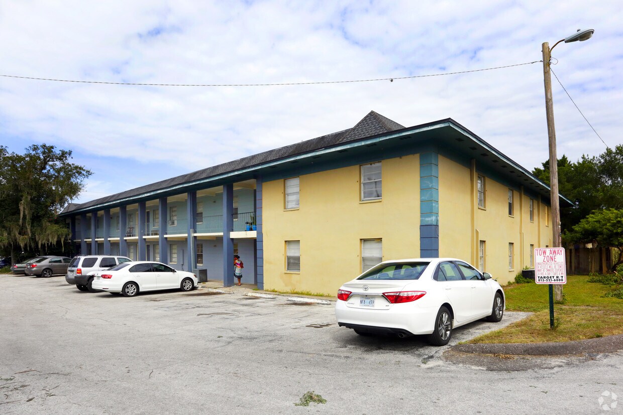 Foto principal - Monterey Palms Apartments
