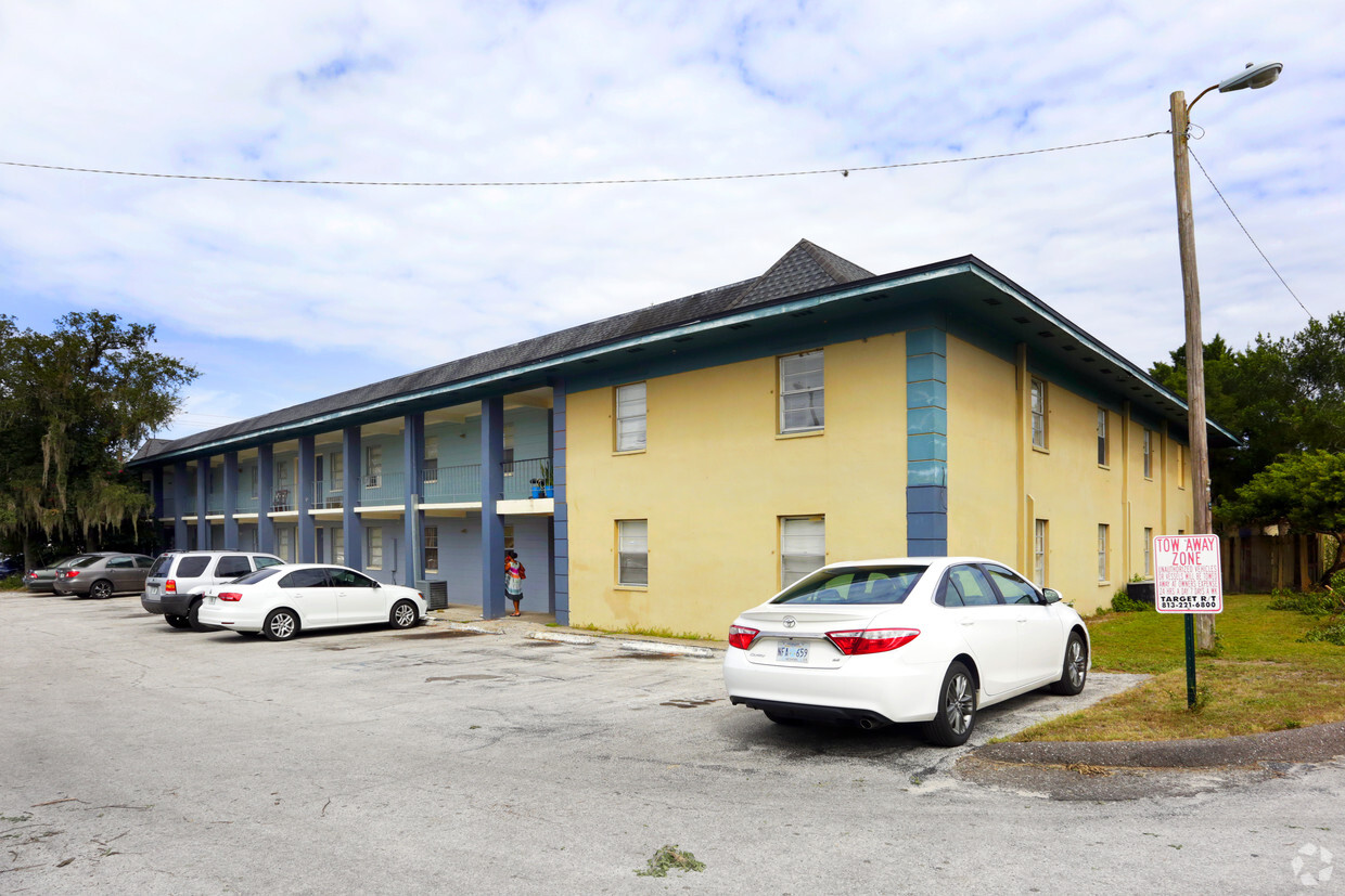 Primary Photo - Monterey Palms Apartments