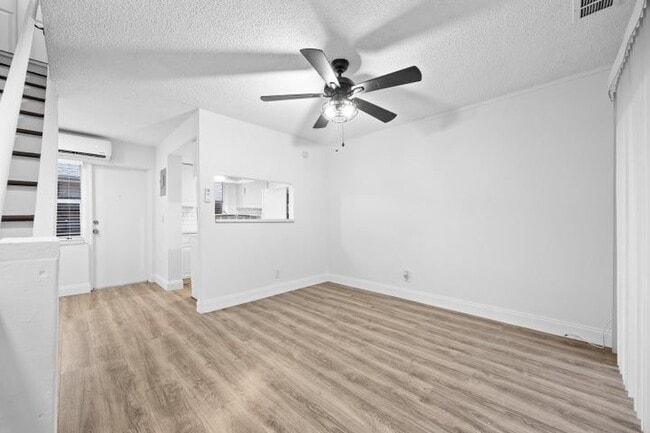 Building Photo - 1801 NE 56th St