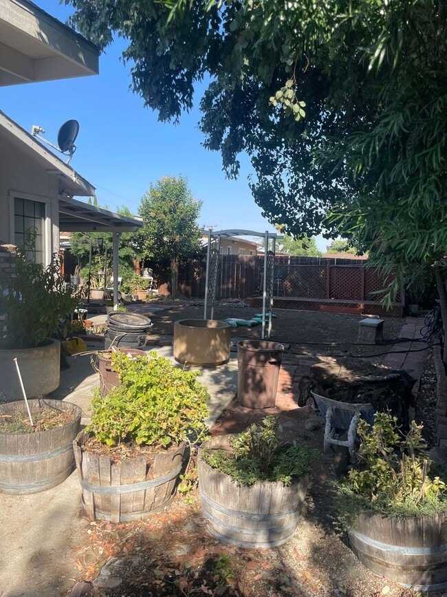 Foto del edificio - Charming and Upgraded ADU with separate entrance and ALL UTILITIES PAID!