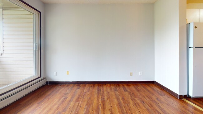 Building Photo - 5117-5144 44 St