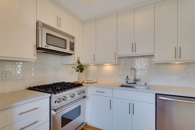 Foto del edificio - 242 Shawmut Ave