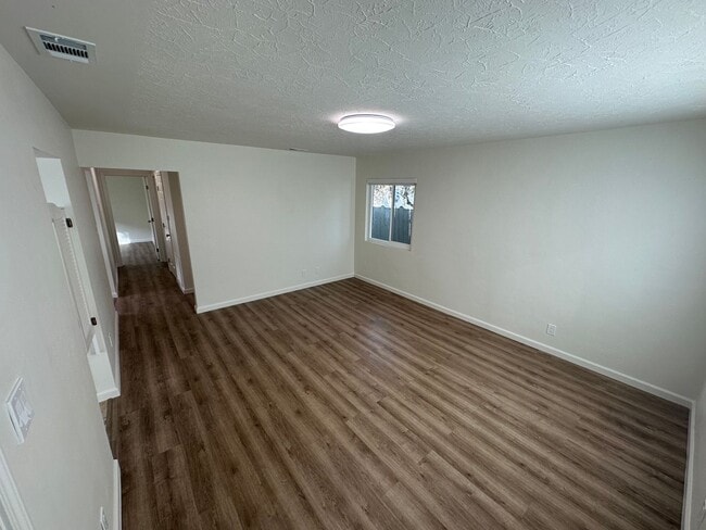 Building Photo - Beautiful 2 Bd./1 Ba. Remodeled rear home in NE Santa Maria