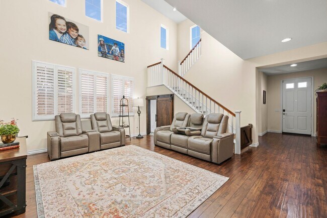 Foto del edificio - Luxurious 5-Bedroom Pool Home with Solar &...