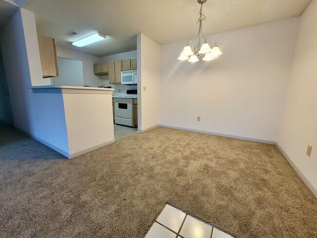 Foto del edificio - Three bedroom condo 3 miles from IOP - The...