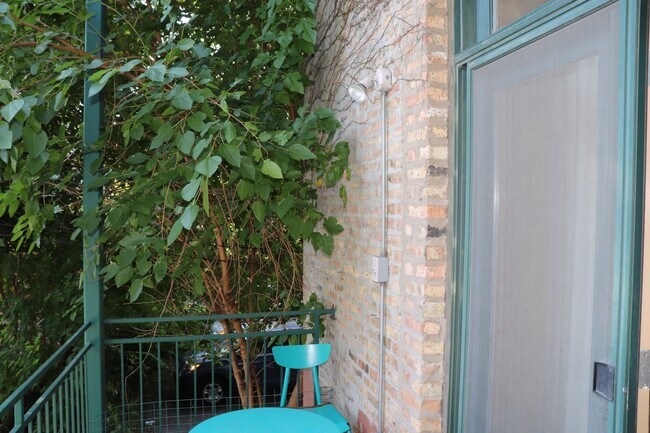 Foto del edificio - 1243 N Wolcott Ave