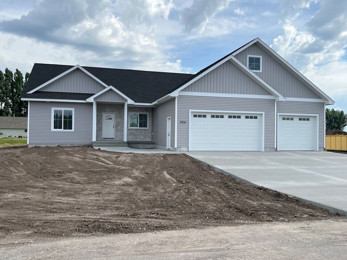 Foto principal - BRAND NEW 3 Bed 2.5 bath home in Rexburg -...