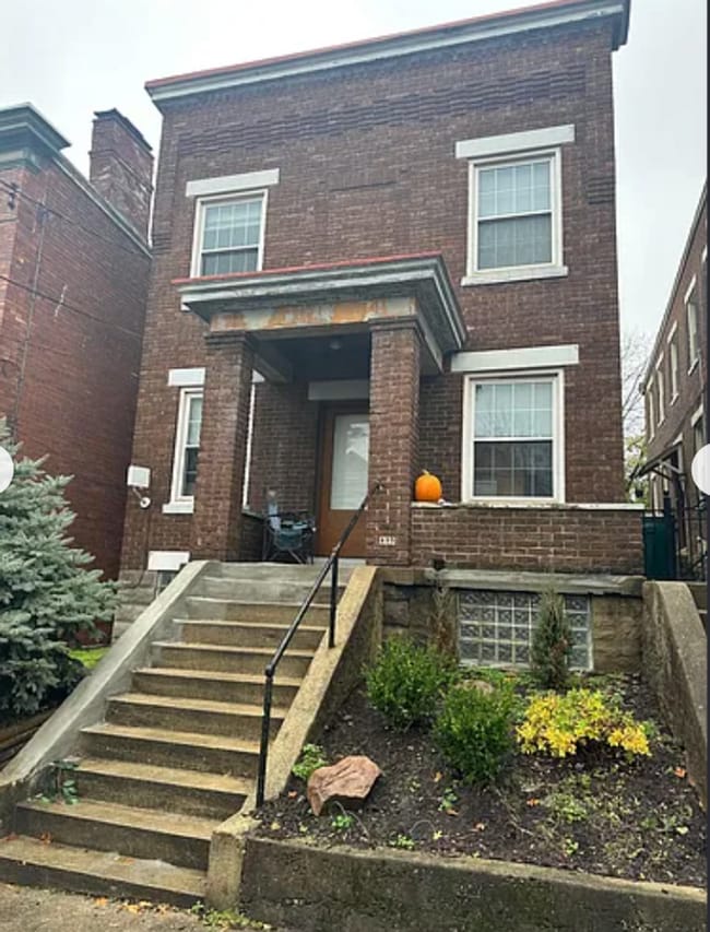 4 Bedroom House Available Next to UC Campus - 4 Bedroom House Available Next to UC Campus