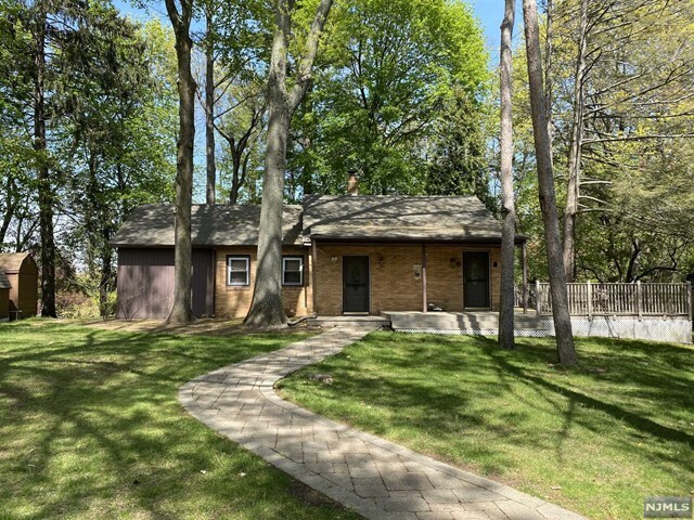 Building Photo - 679 Closter Dock Rd
