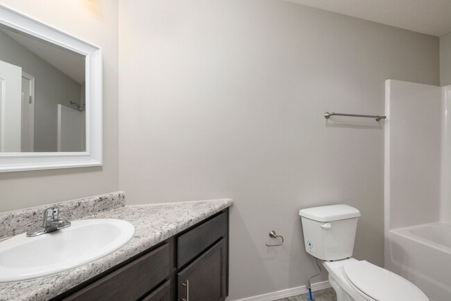 Building Photo - Newer 3 bedroom duplex in Republic!