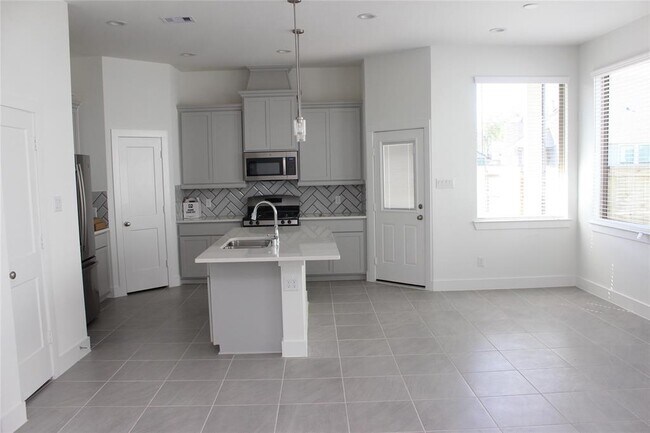 Building Photo - 9410 Harvest Bay Ct
